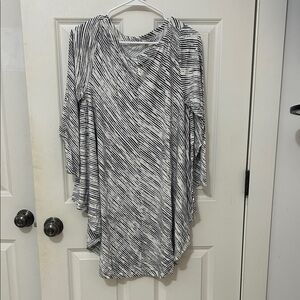 Roaman's Black and White Diagonal Stripe Tunic size 14/16 medium oversized top